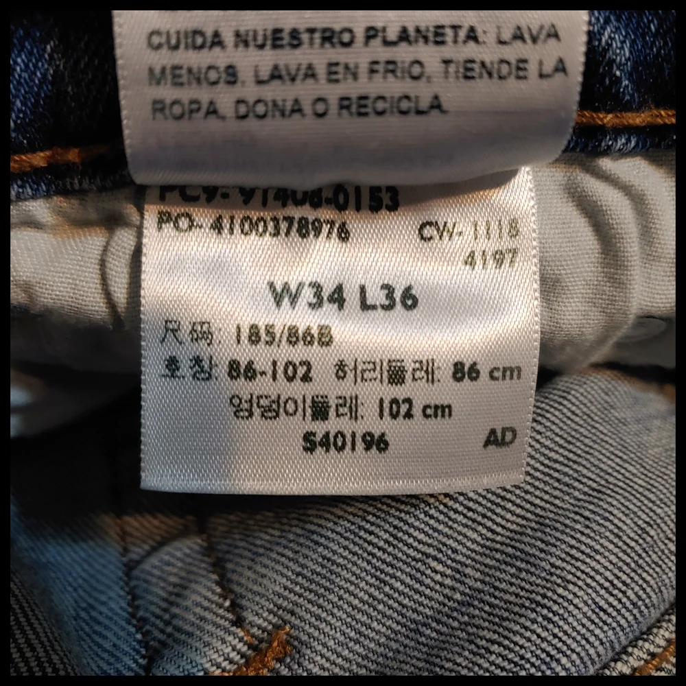Vintage Levi's 561 TALL Men's Straight Jeans - Picture 6 of 6